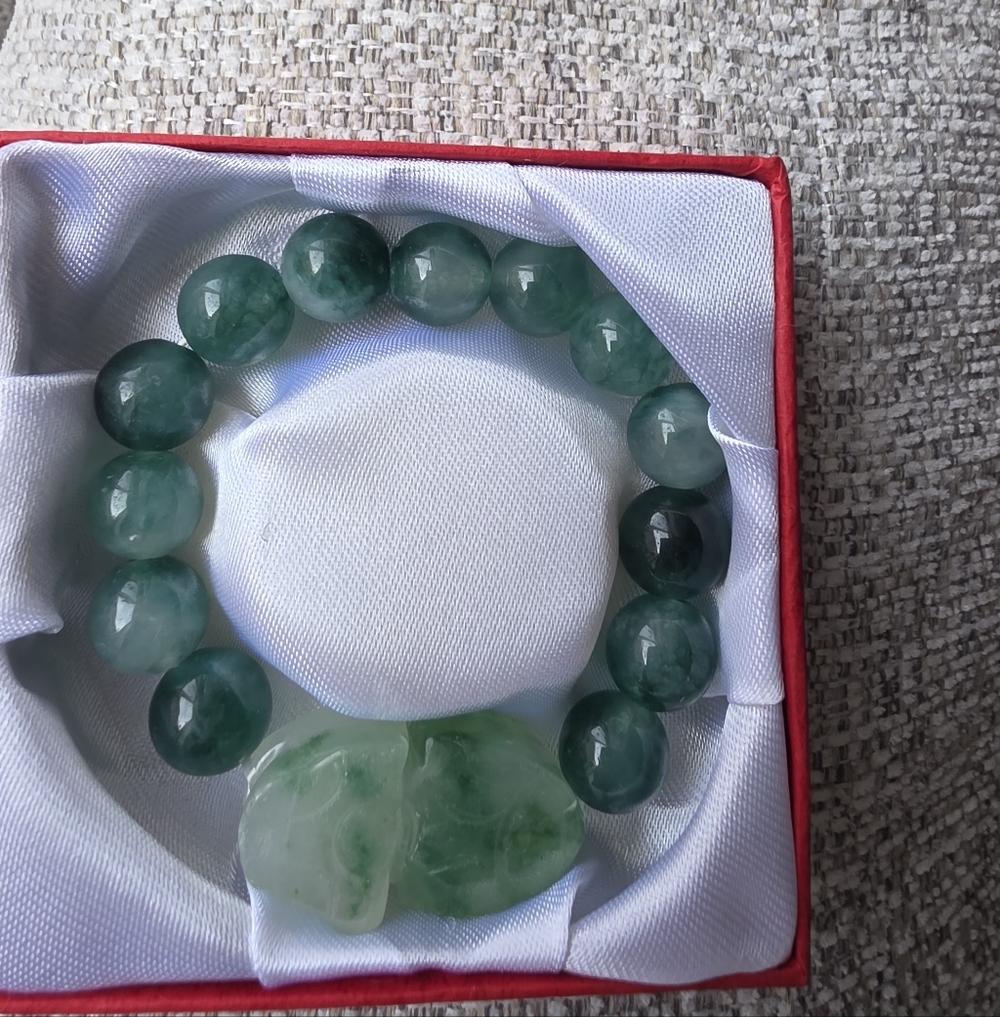 Astroghar Pi Yao with Green Jade Crystal Bracelet for Men & Women - Picture 3 of 8